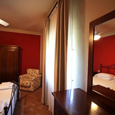 Agriturismo Casale Dello Sparviero Кастелина ин Кианти Екстериор снимка