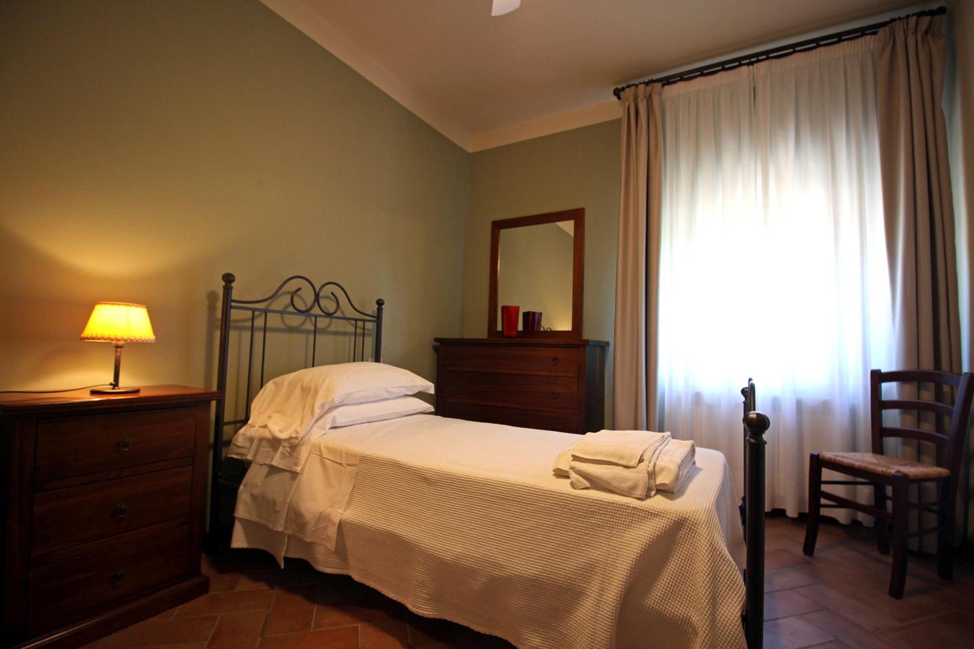Agriturismo Casale Dello Sparviero Кастелина ин Кианти Стая снимка