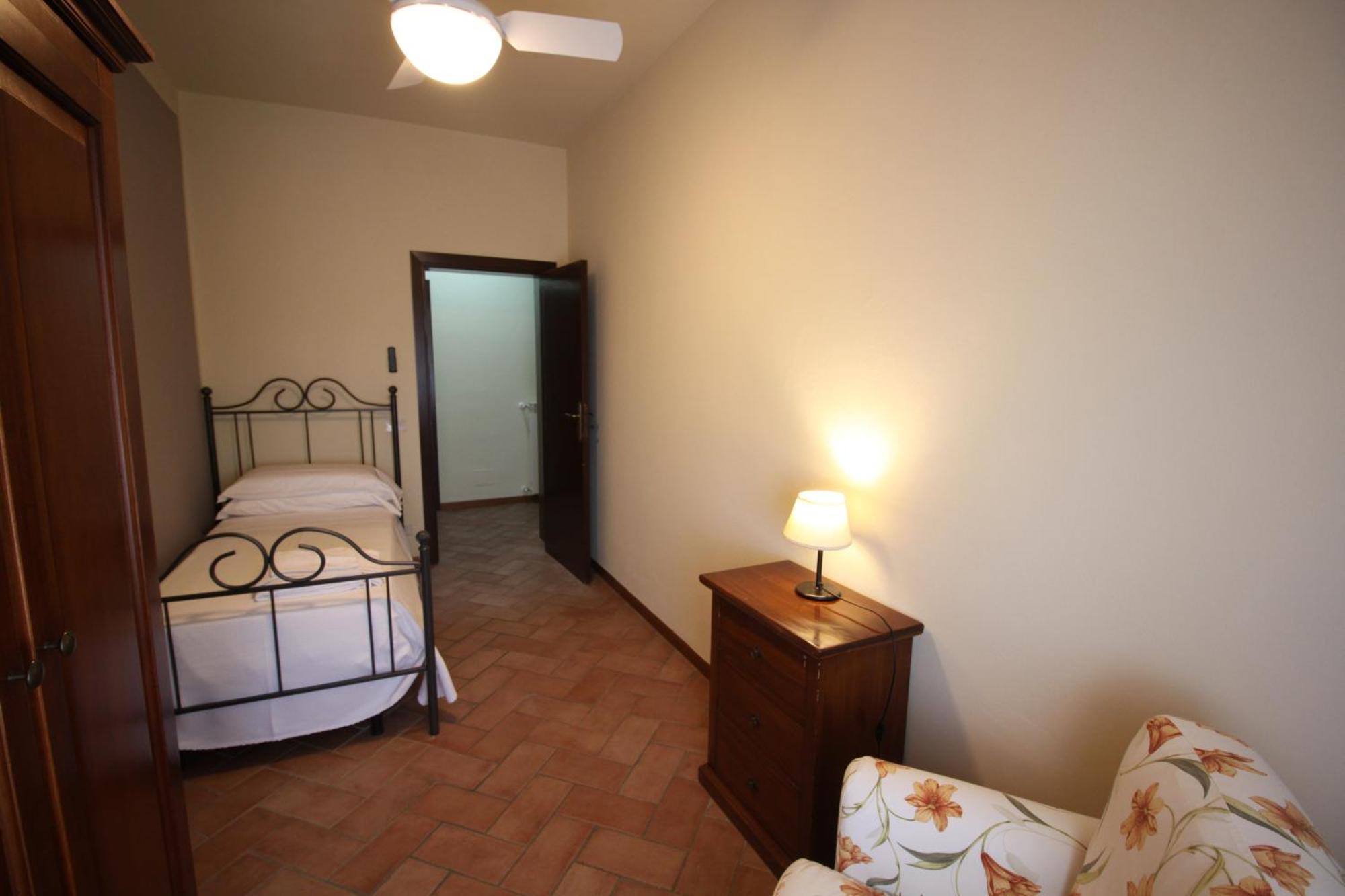 Agriturismo Casale Dello Sparviero Кастелина ин Кианти Стая снимка