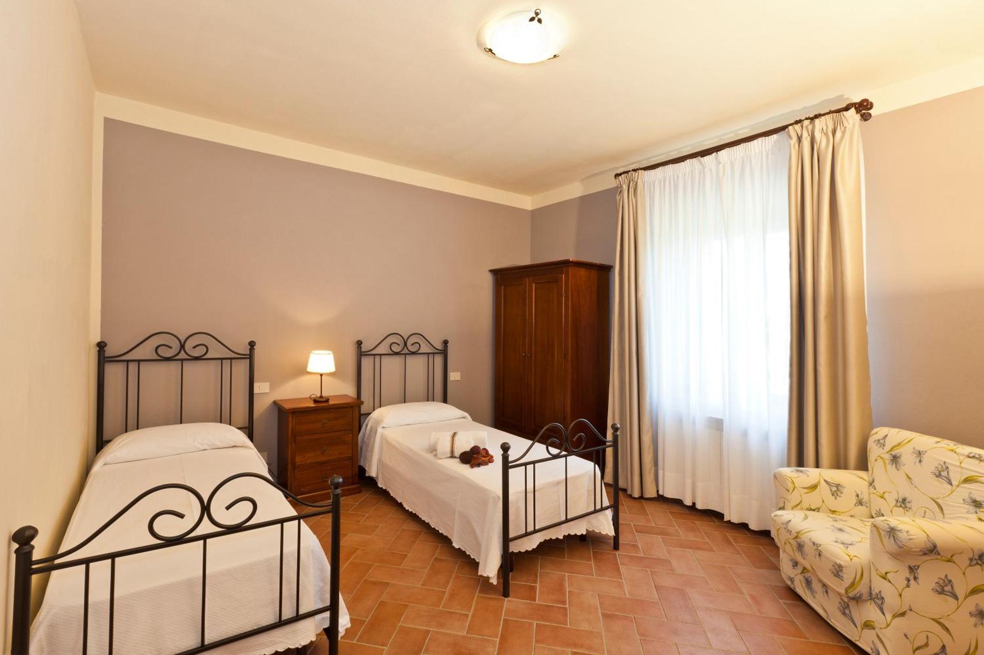 Agriturismo Casale Dello Sparviero Кастелина ин Кианти Стая снимка